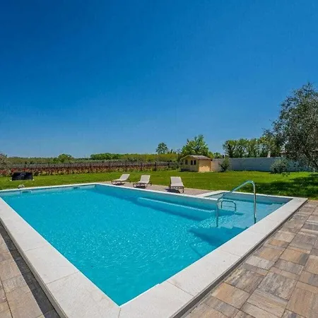 Hotel Nonna Novigrad Comfortable 4*