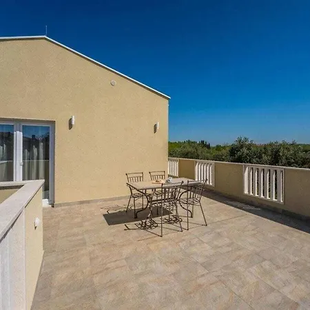 Nonna Novigrad Comfortable Hotel Brtonigla