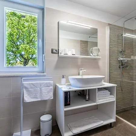 Nonna Novigrad Comfortable Hotel Brtonigla