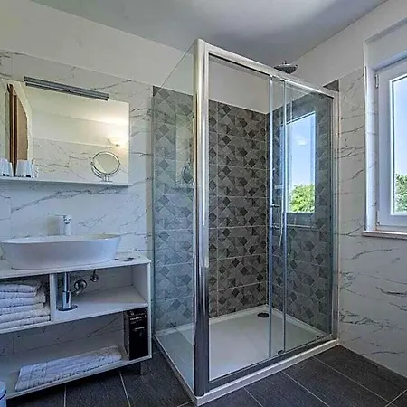 Nonna Novigrad Comfortable ホテル 4*