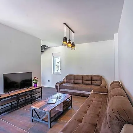 ホテル Nonna Novigrad Comfortable 4*