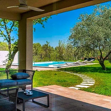 ホテル Nonna Novigrad Comfortable 4*